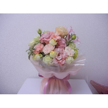 花キューピット加盟店 店舗名：平田花園
フラワーギフト商品番号：900430
商品名：スタンディングブーケ　ピンク