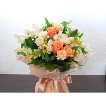 花キューピット加盟店 店舗名：平田花園
フラワーギフト商品番号：900519
商品名：スタンディングブーケ　オレンジ