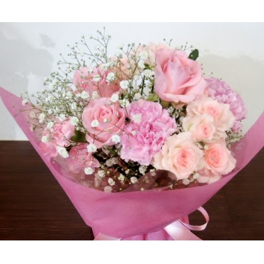 花キューピット加盟店 店舗名：平田花園
フラワーギフト商品番号：900590
商品名：スタンディングブーケ　ピンク