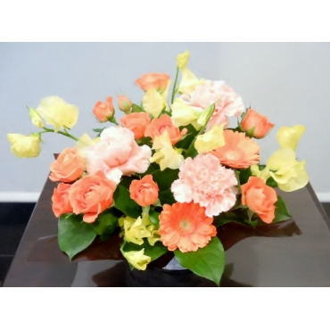 花キューピット加盟店 店舗名：平田花園
フラワーギフト商品番号：900633
商品名：アレンジメント　オレンジ